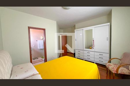 Casa à venda com 317m², 4 quartos e 4 vagas Casa à venda com 317m², 4 quartos e 4 vagasQuarto 4