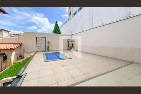 Casa à venda com 317m², 4 quartos e 4 vagas Casa à venda com 317m², 4 quartos e 4 vagasÁrea comum