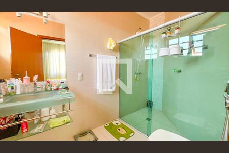 Casa à venda com 317m², 4 quartos e 4 vagas Casa à venda com 317m², 4 quartos e 4 vagasBanheiro