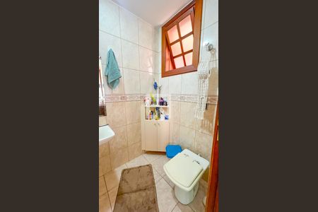 Casa à venda com 317m², 4 quartos e 4 vagas Casa à venda com 317m², 4 quartos e 4 vagasBanheiro