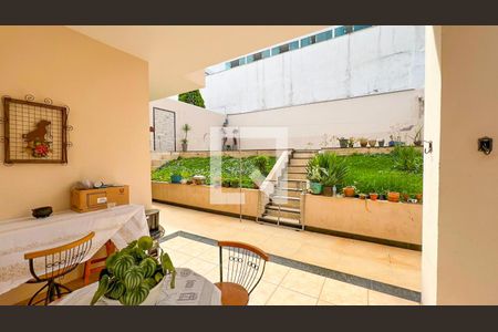 Casa à venda com 317m², 4 quartos e 4 vagas Casa à venda com 317m², 4 quartos e 4 vagasÁrea comum