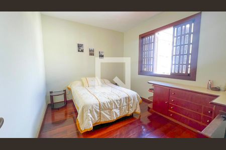 Casa à venda com 317m², 4 quartos e 4 vagas Casa à venda com 317m², 4 quartos e 4 vagasQuarto 2