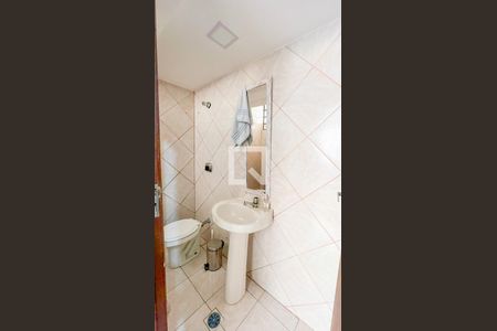 Casa à venda com 317m², 4 quartos e 4 vagas Casa à venda com 317m², 4 quartos e 4 vagasBanheiro