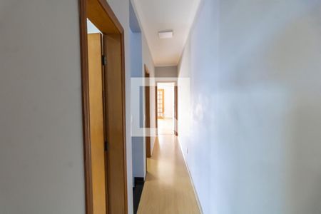 Casa à venda com 240m², 3 quartos e 2 vagasCorredor