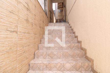 Casa à venda com 240m², 3 quartos e 2 vagasEscada