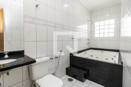 Casa à venda com 240m², 3 quartos e 2 vagasBanheiro da Suíte 1