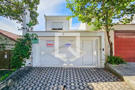 Casa à venda com 223m², 3 quartos e 2 vagas Casa à venda com 223m², 3 quartos e 2 vagasFachada