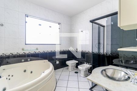 Casa à venda com 223m², 3 quartos e 2 vagas Casa à venda com 223m², 3 quartos e 2 vagasBanheiro da Suíte