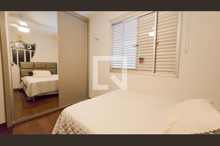 Apartamento à venda com 142m², 4 quartos e 2 vagas Apartamento à venda com 142m², 4 quartos e 2 vagasQuarto 02
