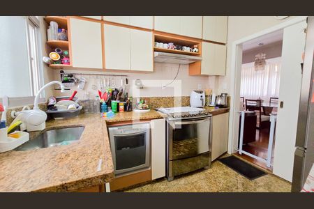 Apartamento à venda com 142m², 4 quartos e 2 vagas Apartamento à venda com 142m², 4 quartos e 2 vagasCozinha