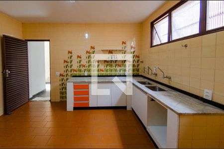 Casa para alugar com 374m², 4 quartos e 4 vagasCozinha