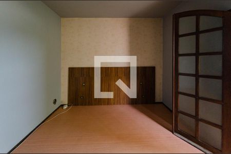 Casa para alugar com 374m², 4 quartos e 4 vagasSuíte