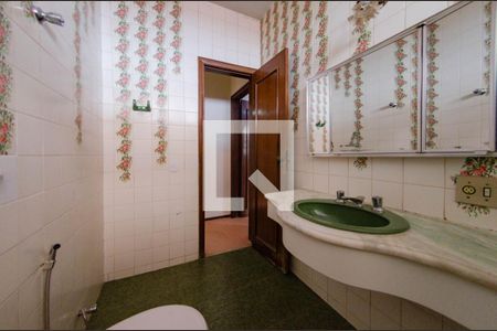 Casa para alugar com 374m², 4 quartos e 4 vagasBanheiro