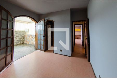 Casa para alugar com 374m², 4 quartos e 4 vagasSuíte