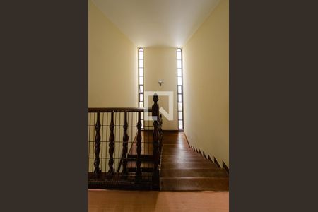 Casa para alugar com 374m², 4 quartos e 4 vagasEscada