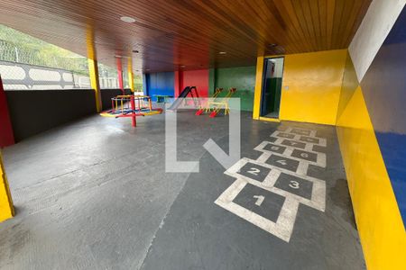 Apartamento para alugar com 47m², 2 quartos e 1 vaga Apartamento para alugar com 47m², 2 quartos e 1 vagaÁrea comum - Playground