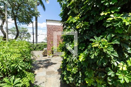 Casa à venda com 339m², 3 quartos e 8 vagas Casa à venda com 339m², 3 quartos e 8 vagasVaranda