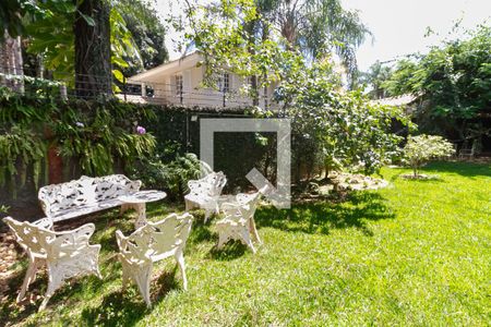 Casa à venda com 339m², 3 quartos e 8 vagas Casa à venda com 339m², 3 quartos e 8 vagasQuintal