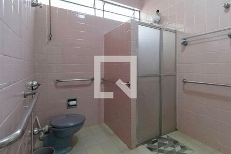 Casa à venda com 339m², 3 quartos e 8 vagas Casa à venda com 339m², 3 quartos e 8 vagasBanheiro da suíte