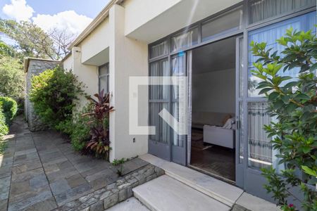 Casa à venda com 339m², 3 quartos e 8 vagas Casa à venda com 339m², 3 quartos e 8 vagasEntrada