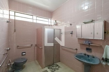 Casa à venda com 339m², 3 quartos e 8 vagas Casa à venda com 339m², 3 quartos e 8 vagasBanheiro da suíte