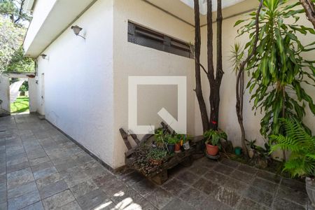 Casa à venda com 339m², 3 quartos e 8 vagas Casa à venda com 339m², 3 quartos e 8 vagasEntrada