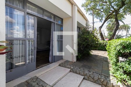 Casa à venda com 339m², 3 quartos e 8 vagas Casa à venda com 339m², 3 quartos e 8 vagasEntrada
