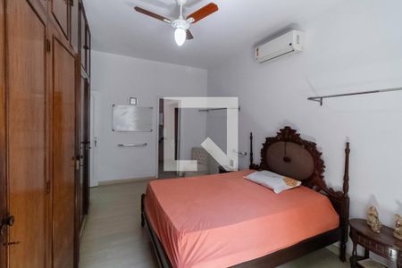 Casa à venda com 339m², 3 quartos e 8 vagas Casa à venda com 339m², 3 quartos e 8 vagasSuíte