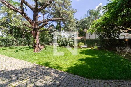 Casa à venda com 339m², 3 quartos e 8 vagas Casa à venda com 339m², 3 quartos e 8 vagasQuintal