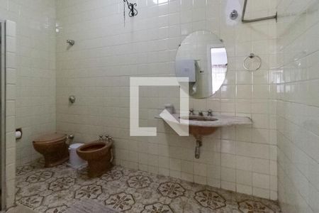 Casa à venda com 339m², 3 quartos e 8 vagas Casa à venda com 339m², 3 quartos e 8 vagasBanheiro social