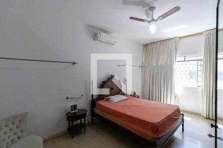 Casa à venda com 339m², 3 quartos e 8 vagas Casa à venda com 339m², 3 quartos e 8 vagasSuíte