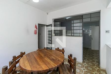 Casa à venda com 339m², 3 quartos e 8 vagas Casa à venda com 339m², 3 quartos e 8 vagasVaranda