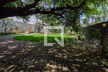 Casa à venda com 339m², 3 quartos e 8 vagas Casa à venda com 339m², 3 quartos e 8 vagasQuintal