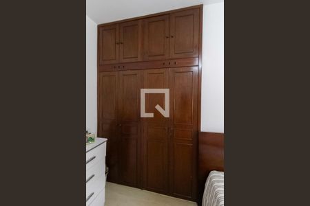 Casa à venda com 339m², 3 quartos e 8 vagas Casa à venda com 339m², 3 quartos e 8 vagasQuarto 2