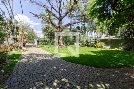 Casa à venda com 339m², 3 quartos e 8 vagas Casa à venda com 339m², 3 quartos e 8 vagasQuintal