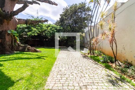 Casa à venda com 339m², 3 quartos e 8 vagas Casa à venda com 339m², 3 quartos e 8 vagasQuintal