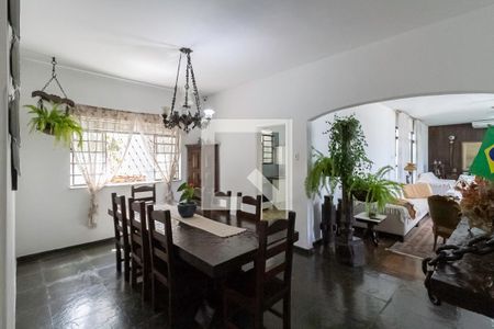 Casa à venda com 339m², 3 quartos e 8 vagas Casa à venda com 339m², 3 quartos e 8 vagasSala de Jantar