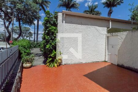 Casa à venda com 339m², 3 quartos e 8 vagas Casa à venda com 339m², 3 quartos e 8 vagasVaranda