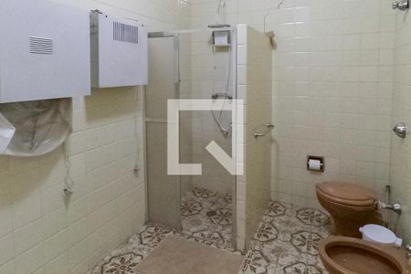 Casa à venda com 339m², 3 quartos e 8 vagas Casa à venda com 339m², 3 quartos e 8 vagasBanheiro social