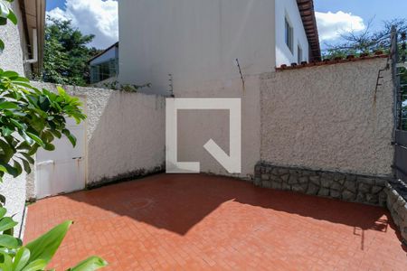 Casa à venda com 339m², 3 quartos e 8 vagas Casa à venda com 339m², 3 quartos e 8 vagasVaranda