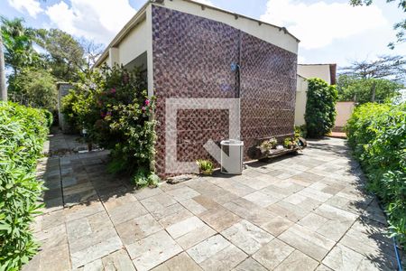 Casa à venda com 339m², 3 quartos e 8 vagas Casa à venda com 339m², 3 quartos e 8 vagasVaranda