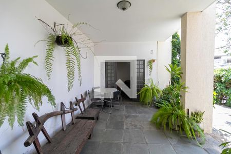 Casa à venda com 339m², 3 quartos e 8 vagas Casa à venda com 339m², 3 quartos e 8 vagasVaranda