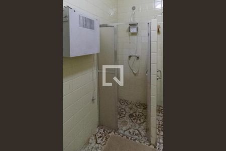 Casa à venda com 339m², 3 quartos e 8 vagas Casa à venda com 339m², 3 quartos e 8 vagasBanheiro social