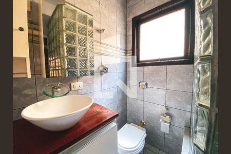 Casa de condomínio para alugar com 163m², 3 quartos e 2 vagasBanheiro do Quarto 2