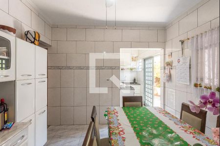 Casa à venda com 168m², 3 quartos e 2 vagas Casa à venda com 168m², 3 quartos e 2 vagasCozinha