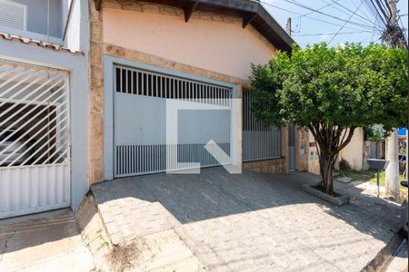 Casa à venda com 168m², 3 quartos e 2 vagas Casa à venda com 168m², 3 quartos e 2 vagasFachada