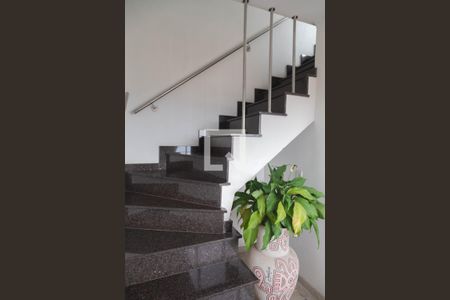 Apartamento à venda com 180m², 3 quartos e 3 vagasEscada