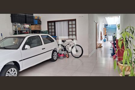 Garagem  de casa à venda com 3 quartos, 178m² em Vila Vivaldi, São Bernardo do Campo