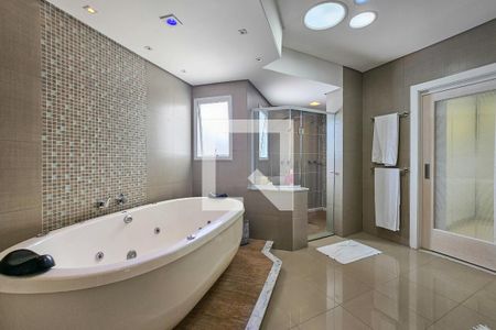 Casa de condomínio para alugar com 840m², 6 quartos e 7 vagasBanheiro da Suíte 3