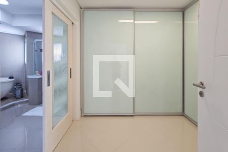 Casa de condomínio para alugar com 840m², 6 quartos e 7 vagascloset 